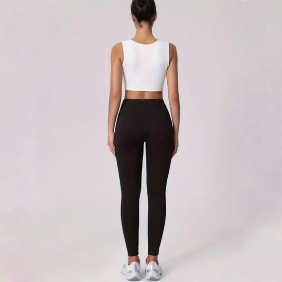 Basic Black Skinny Everyday Legging. SMALL. GENTLY WORN!! - Picture 5 of 6